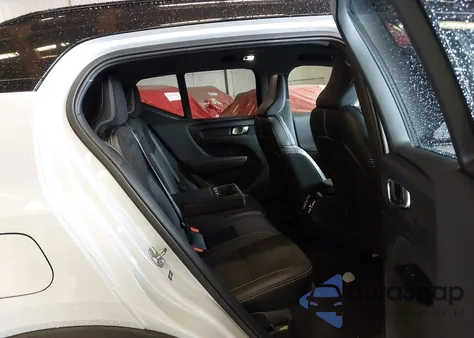 2021 Volvo Xc40 T5 R-Design из США, поврежденный, VIN YV4162UM9M2608943